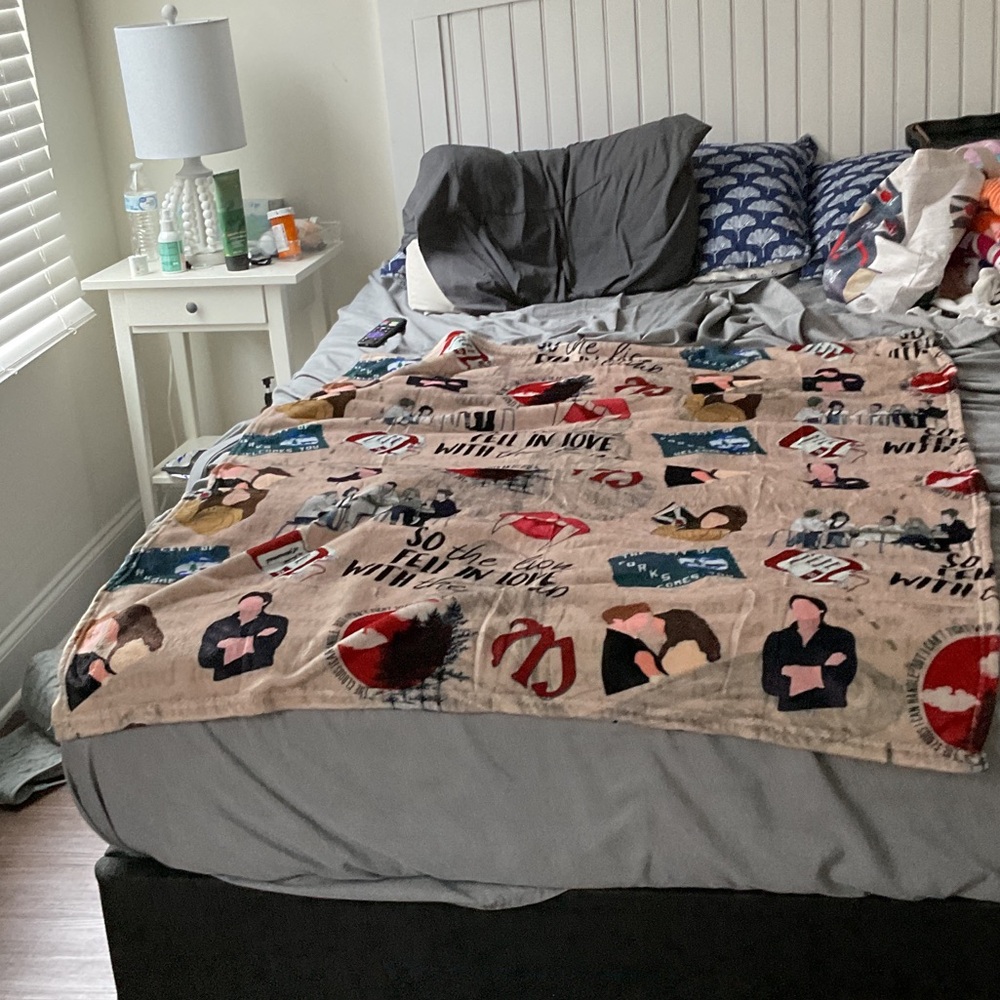 Amazon Romantic Beige and Red Blanket